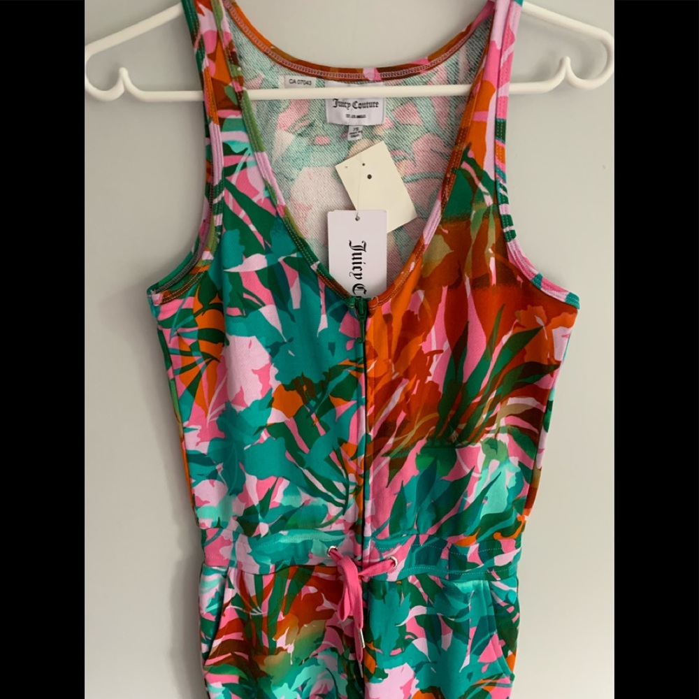 XS JUICY COUTURE
Printed Zip Front Tank Jumpsuit In Tropical Palm Cambo …